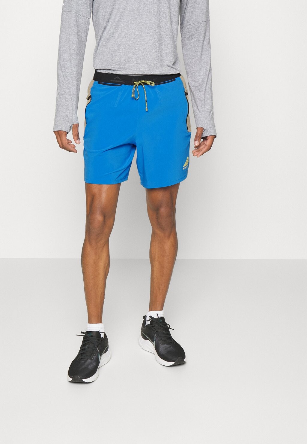 

Спортивные шорты Nike