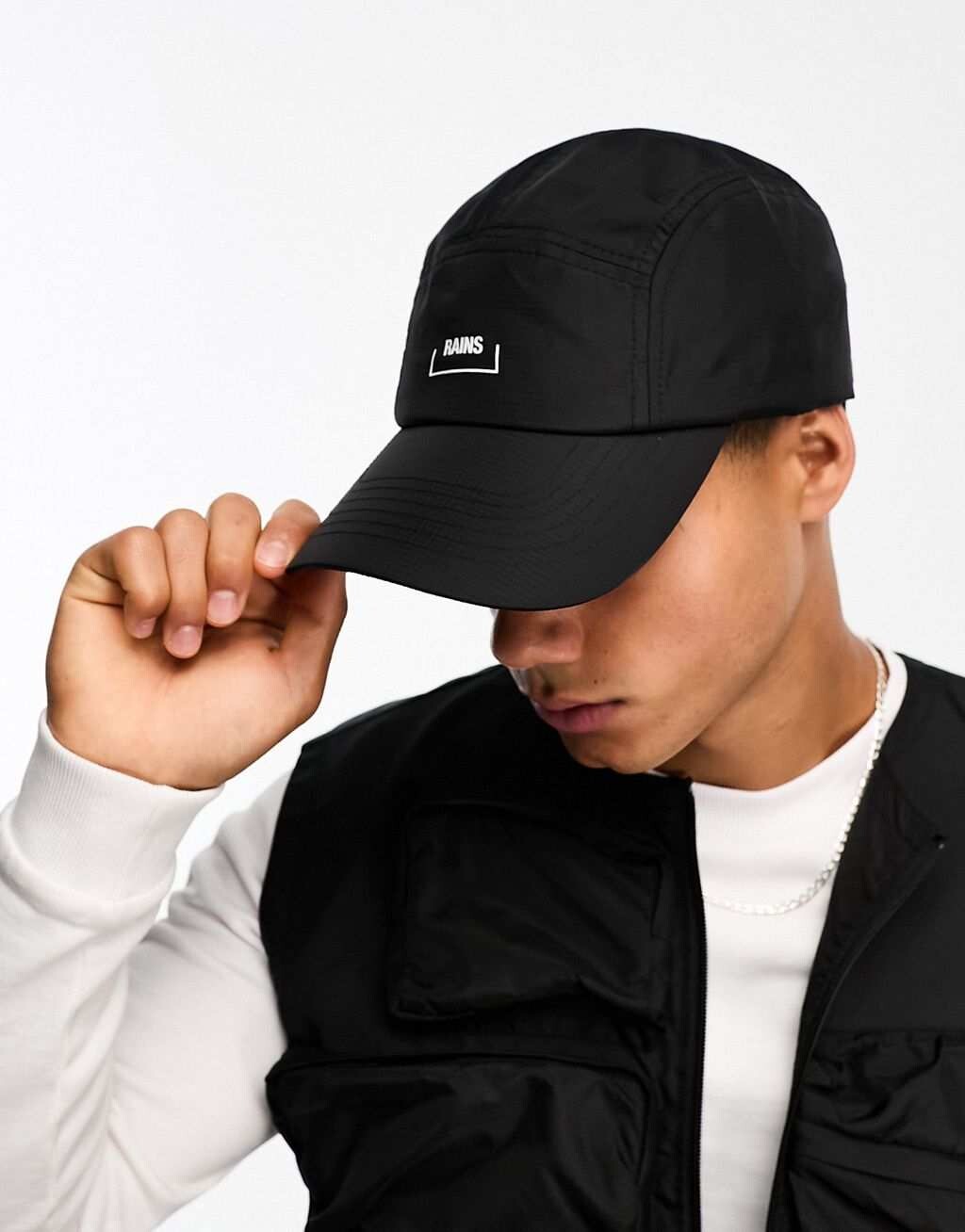 

Черная кепка Rains Garment