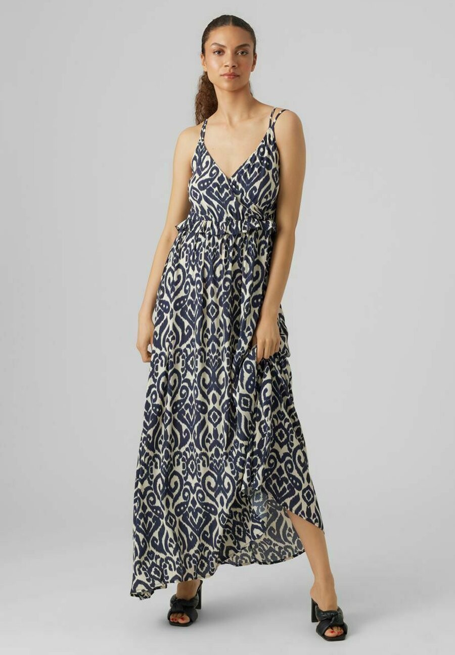 

Длинное платье Vero Moda, светло-серый