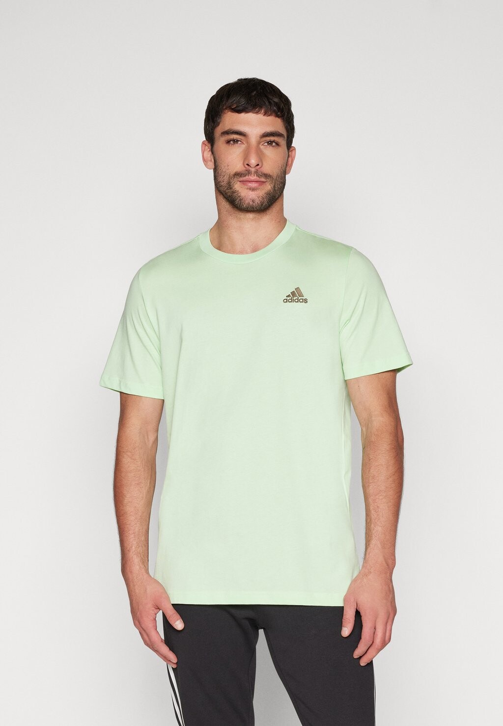 цена Футболка Basic ESSENTIALS BASIC adidas Sportswear, цвет semi green spark