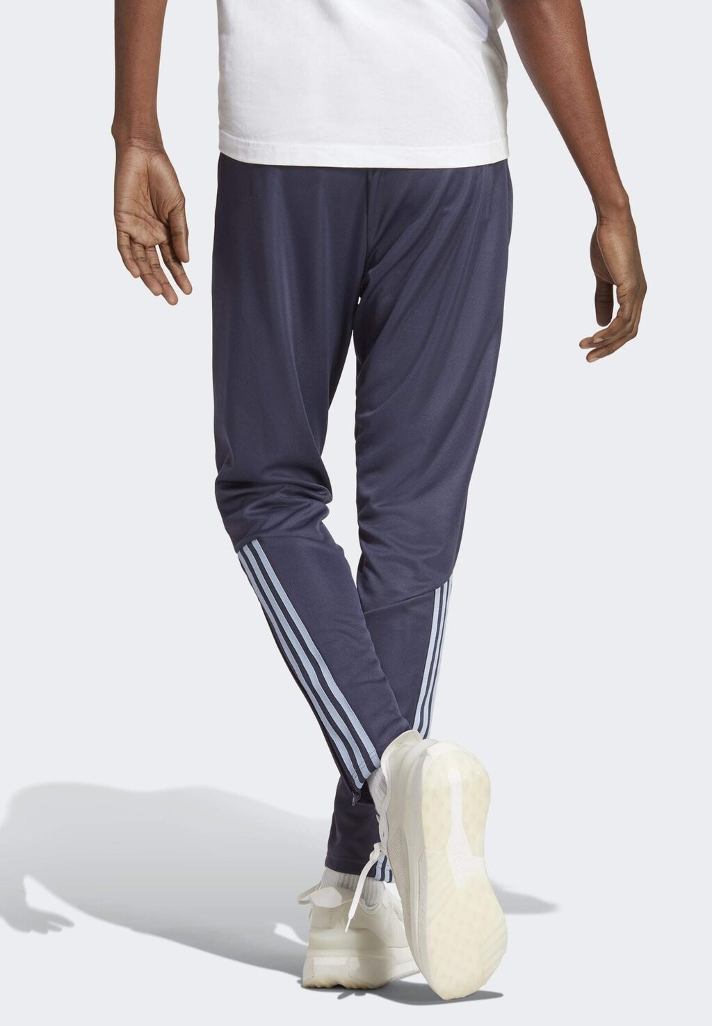 

Спортивные брюки Adidas