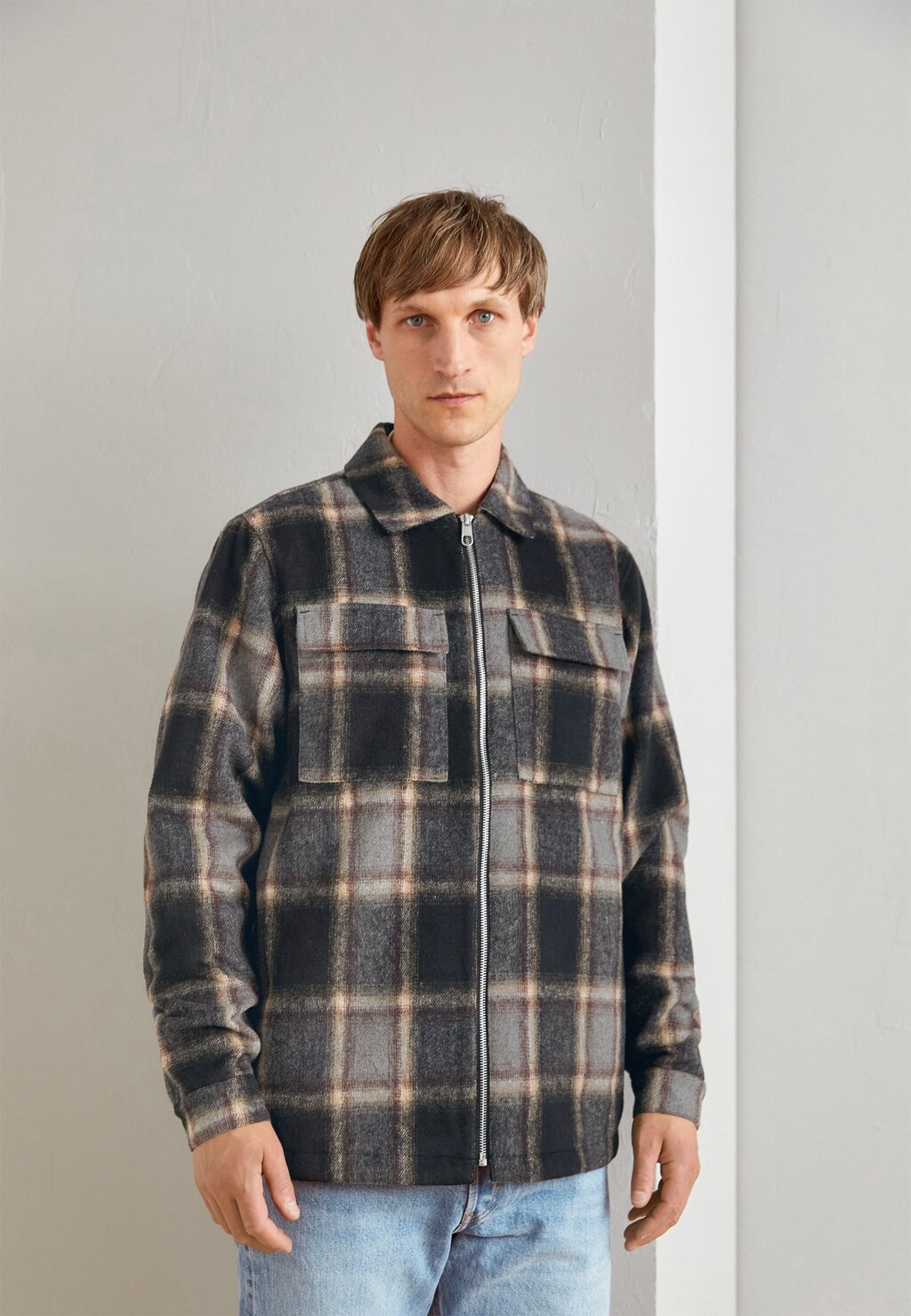 Легкая куртка Checkered Overshirt With Closure REVOLUTION, черный легкая куртка overshirt profuomo зеленый