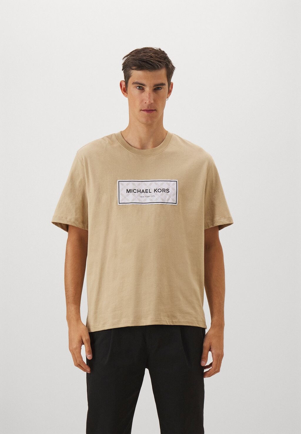 

Футболка с принтом Empire Flagship Tee Michael Kors, хаки