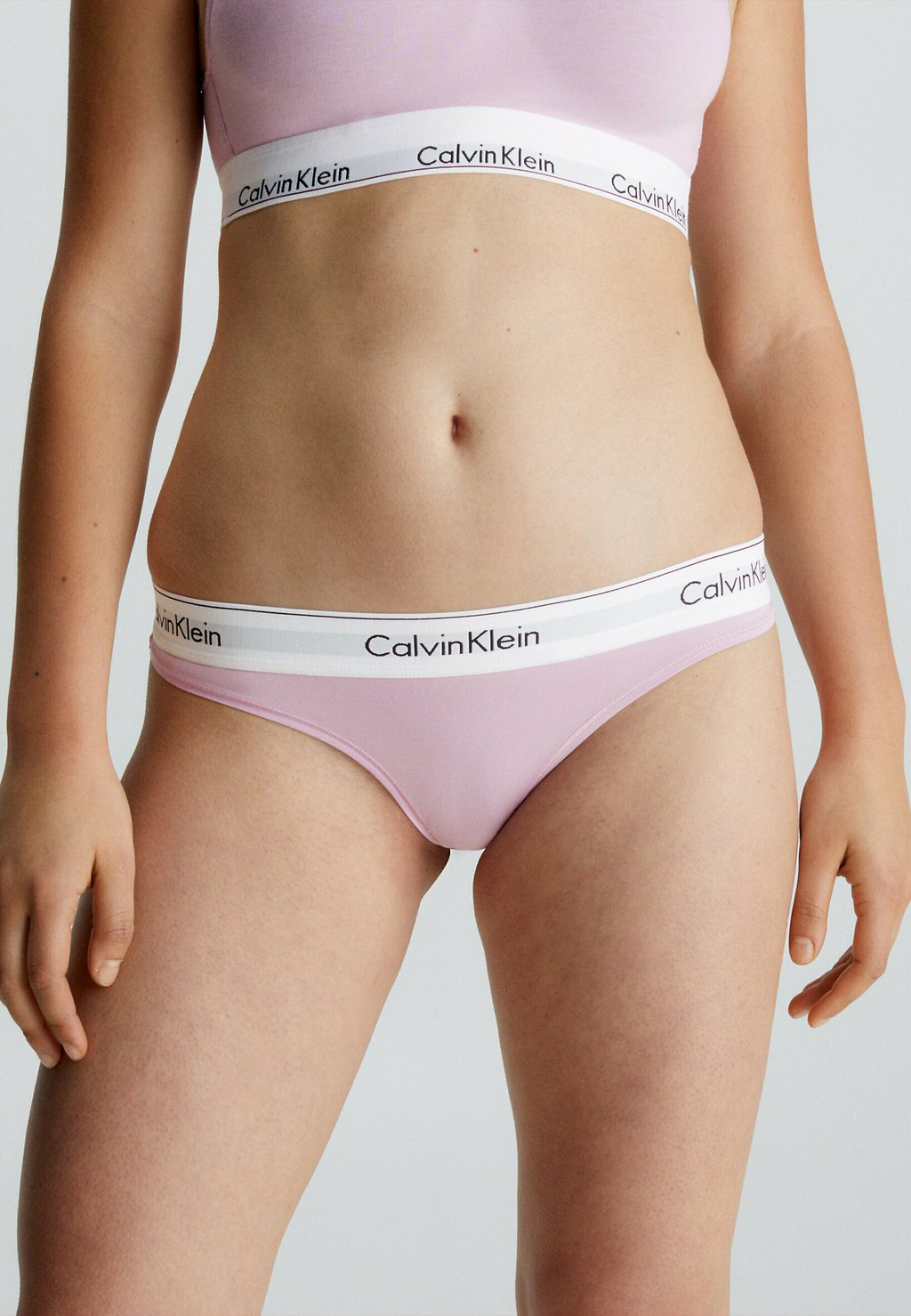 Стринги THONG Calvin Klein Underwear, лиловый цена и фото