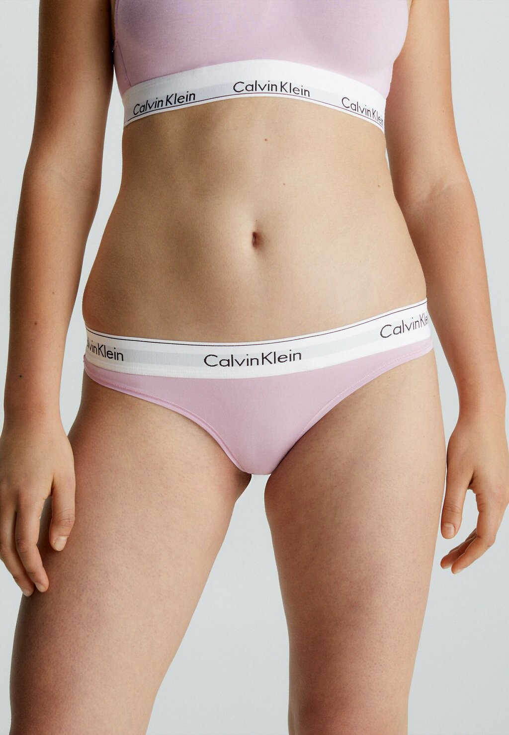 

Стринги THONG Calvin Klein Underwear, лиловый