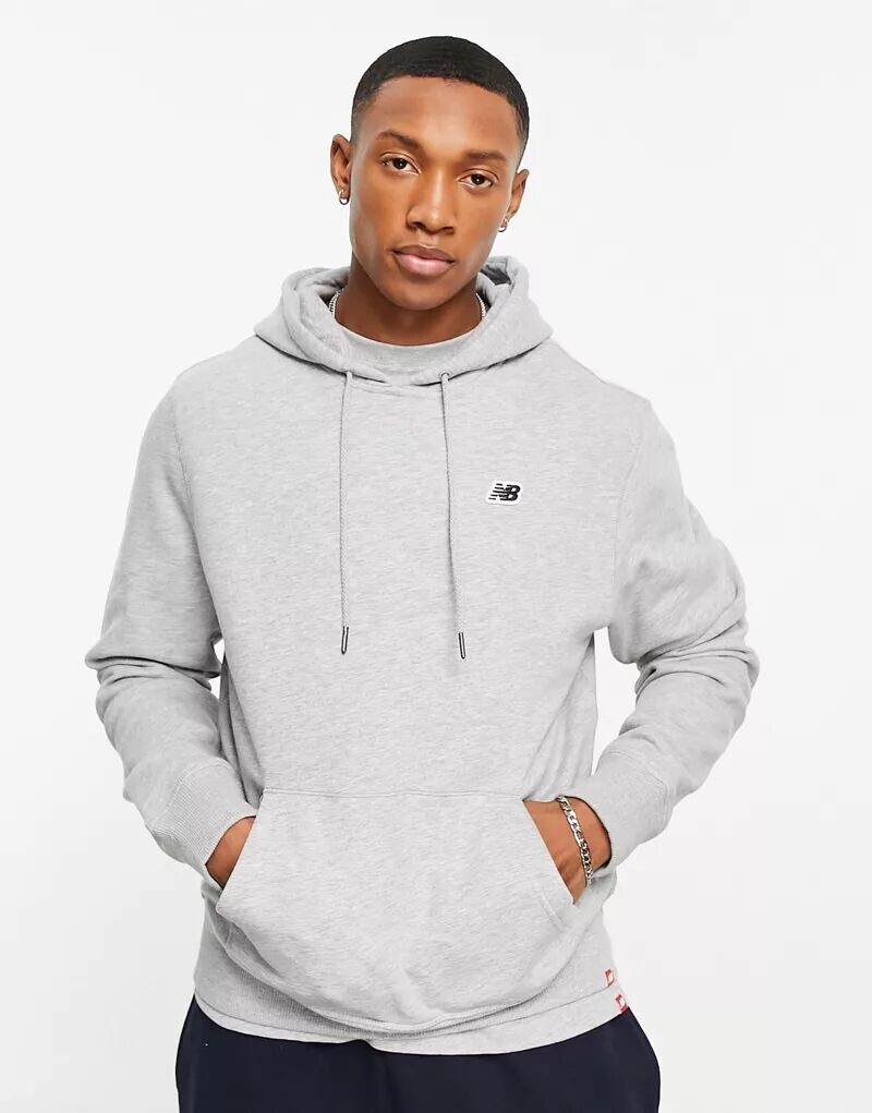 

Серая толстовка с маленьким логотипом New Balance