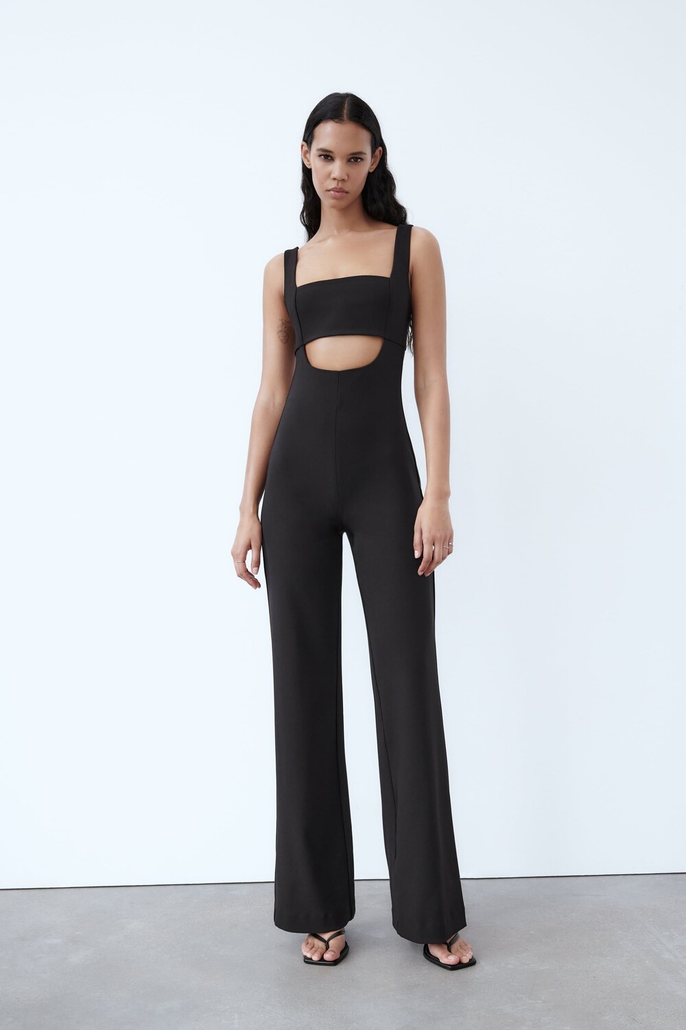 

Длинный джемпер с декоративным отверстием Zara, черный