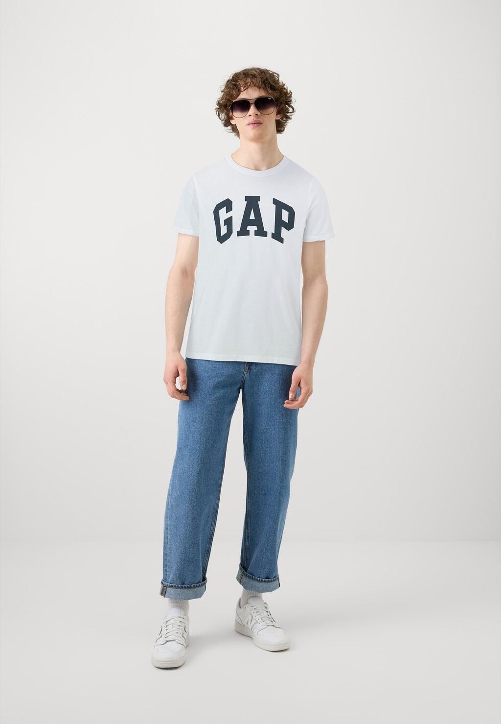 

Футболки с принтом EVERYDAY SOFT LOGO GAP, черный
