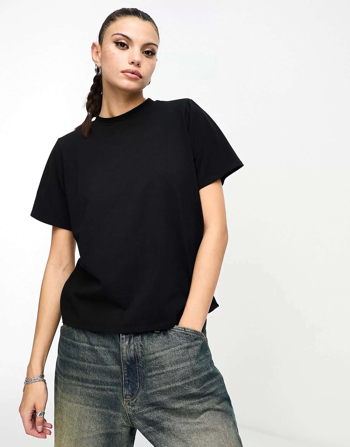 

Черная футболка с подплечниками ASOS, Черный