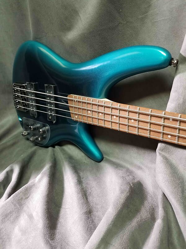 

Басс гитара Ibanez SR300E-CUB Soundgear Standard Bass Cerulean Aura Burst