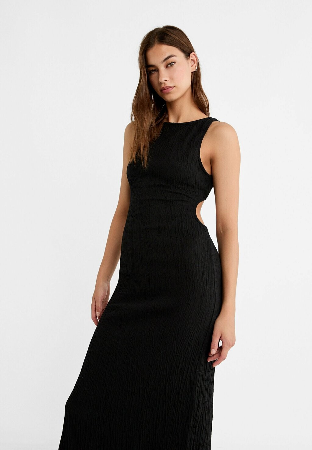 

Повседневное платье CUT OUT MIDI Stradivarius, черный