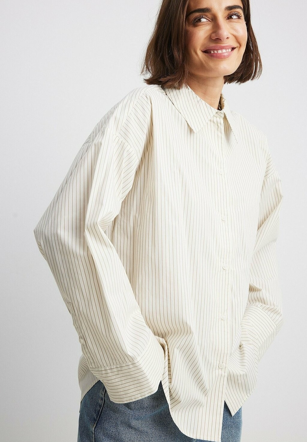 

Рубашка OVERSIZED NA-KD, цвет white beige stripe