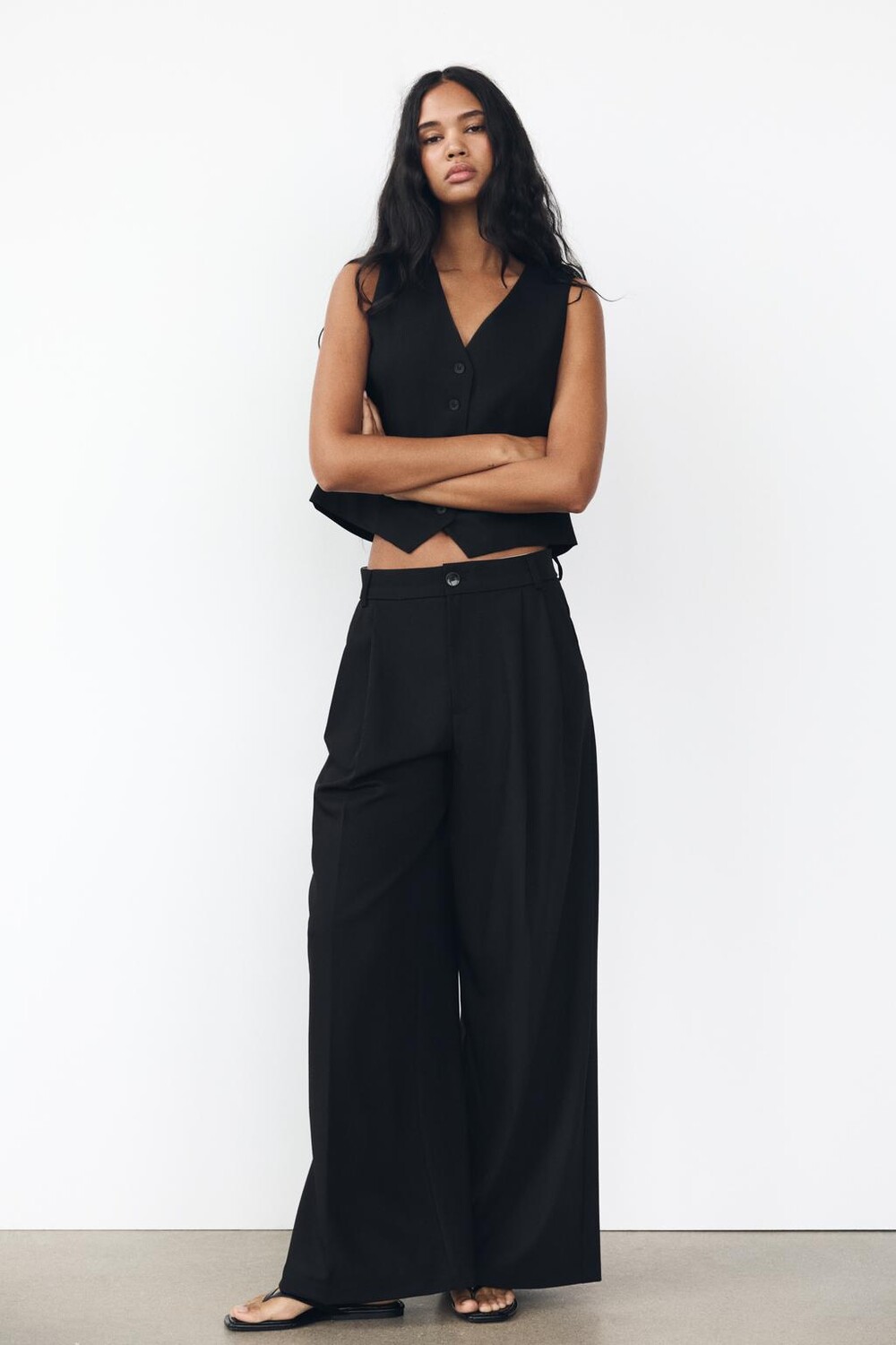 

Брюки с двойной складкой ZARA, черный