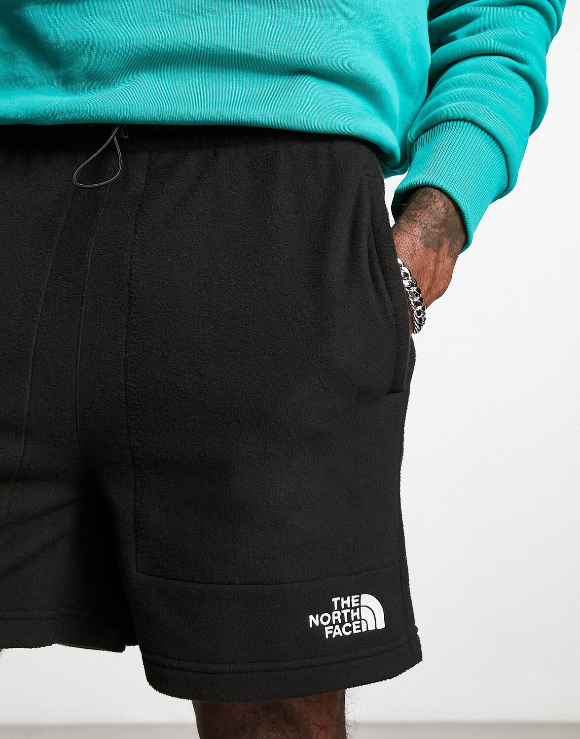 

Черные флисовые шорты The North Face Glacier эксклюзивно на ASOS