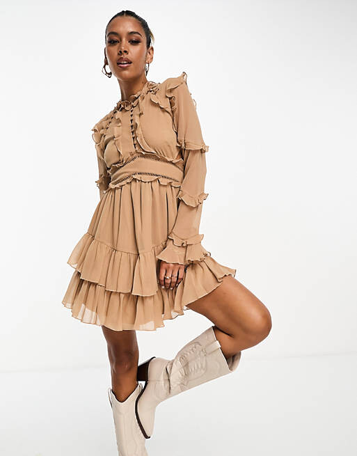 

Коричневое платье мини с оборкой и пуговицами ASOS DESIGN