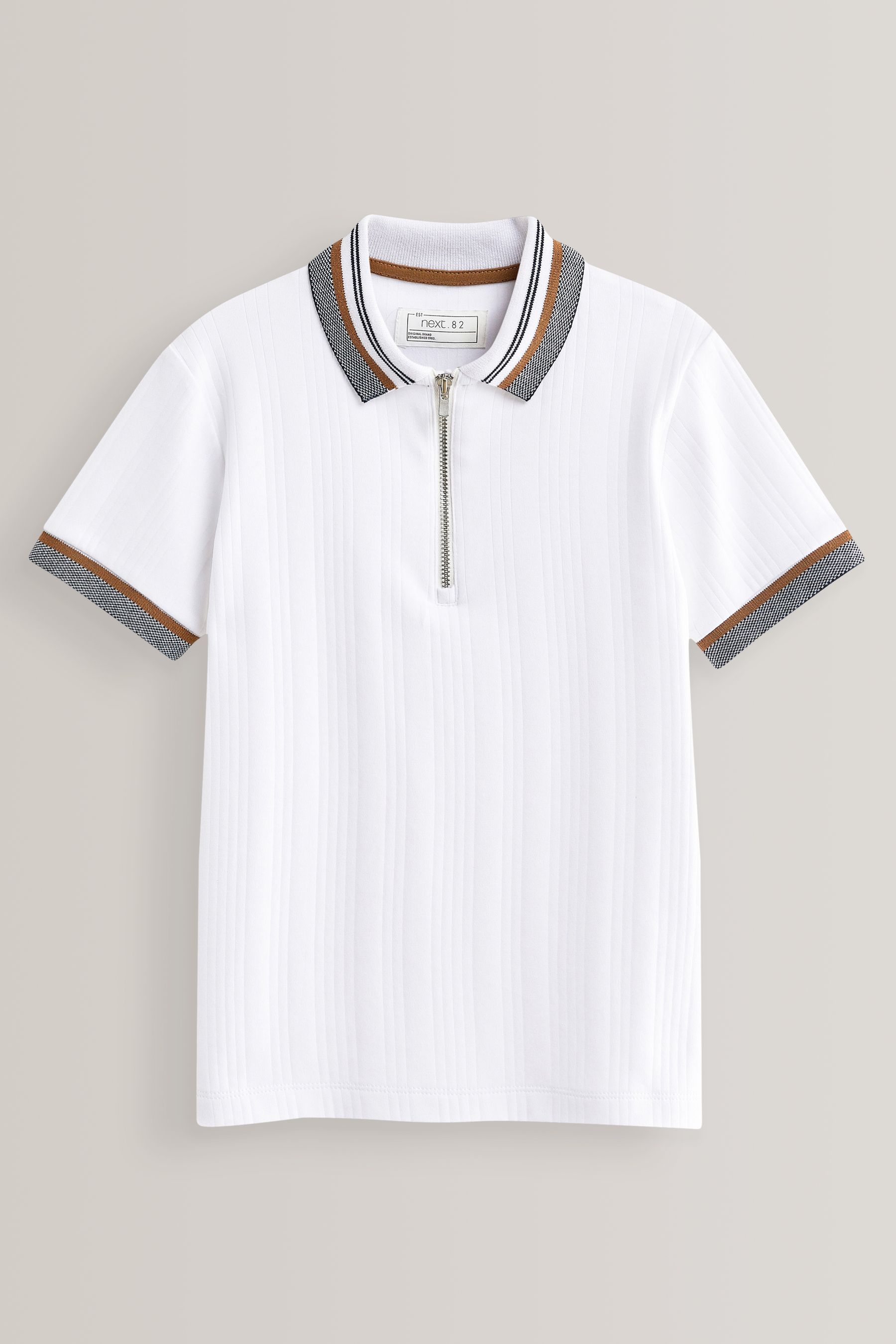 Текстурированная рубашка-поло с короткими рукавами и застежкой-молнией Next, белый