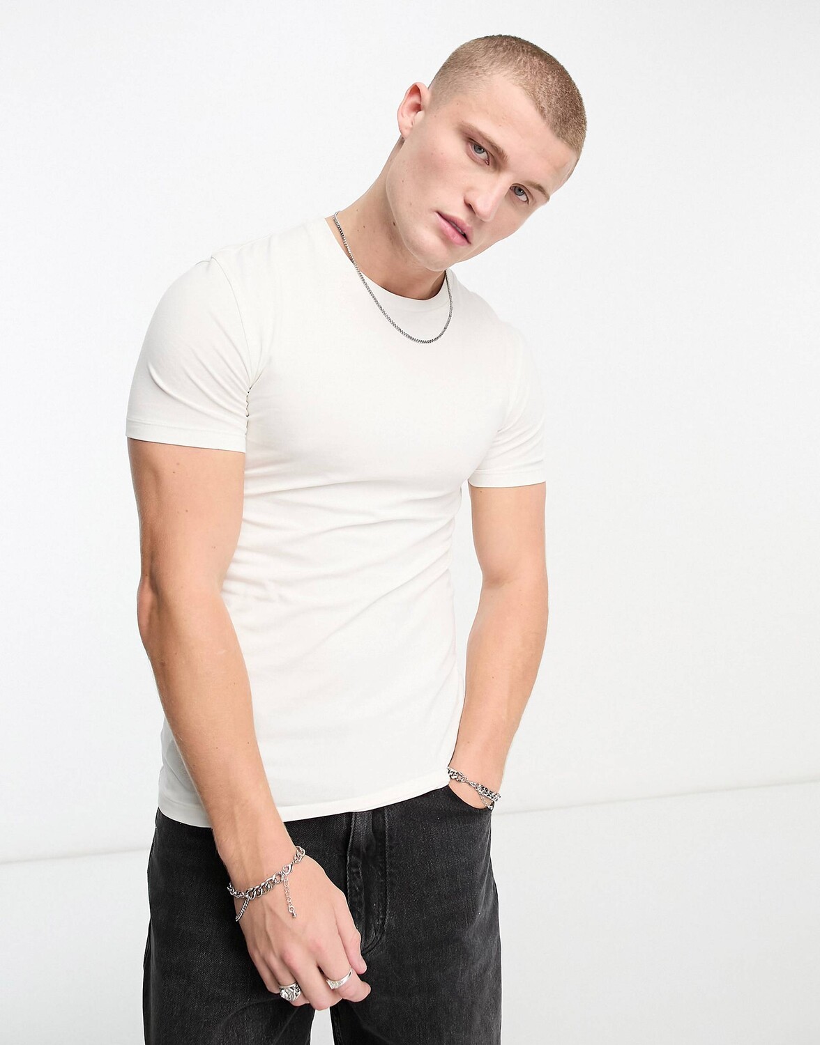 

Кремовая футболка с круглым вырезом ASOS DESIGN