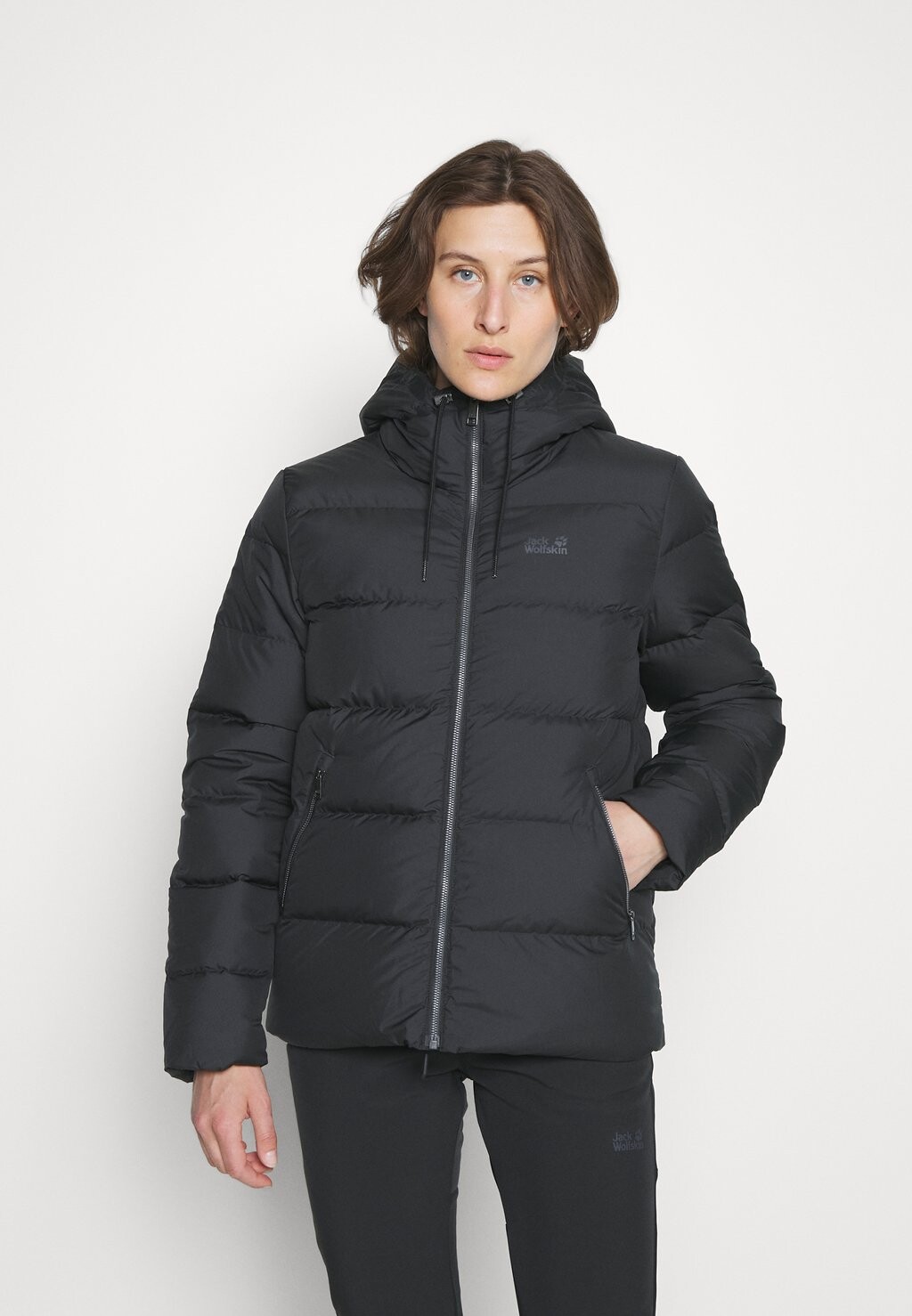 

Пуховик Jack Wolfskin, черный