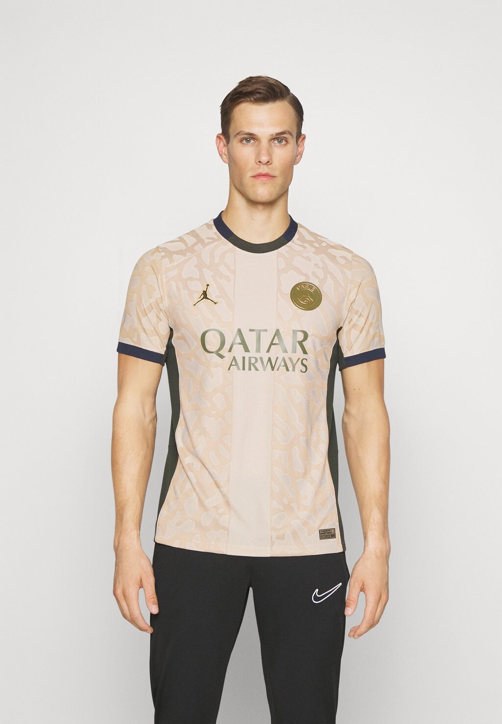 

Футболка с принтом PARIS ST GERMAIN MATCH Nike, цвет hemp/obsidian/sequoia/rough green