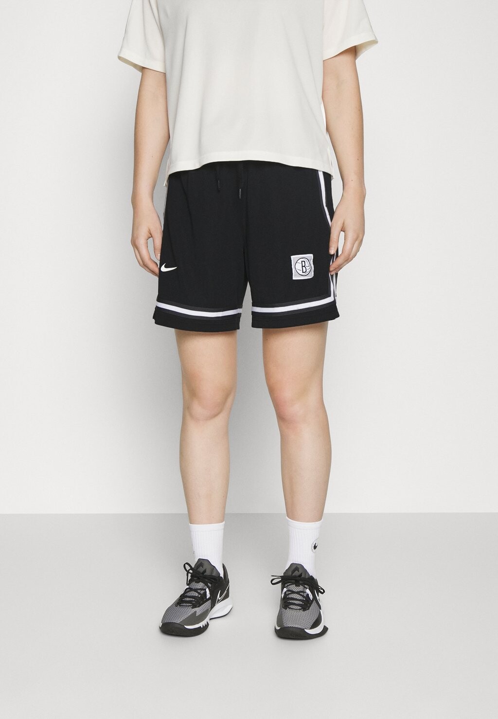 

Спортивные шорты Nike, черно-белый, Черный