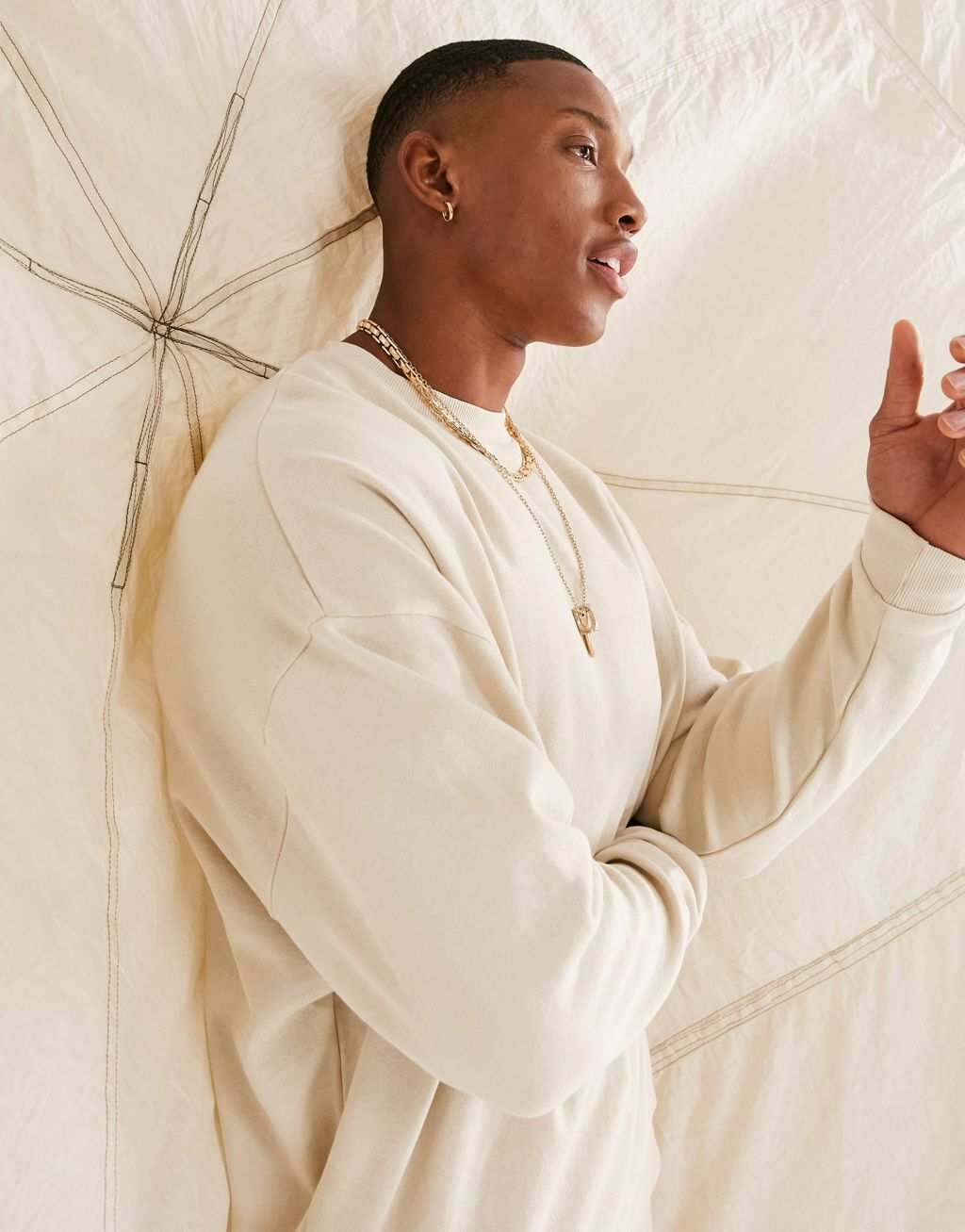 

Бежевый оверсайз-свитшот ASOS DESIGN
