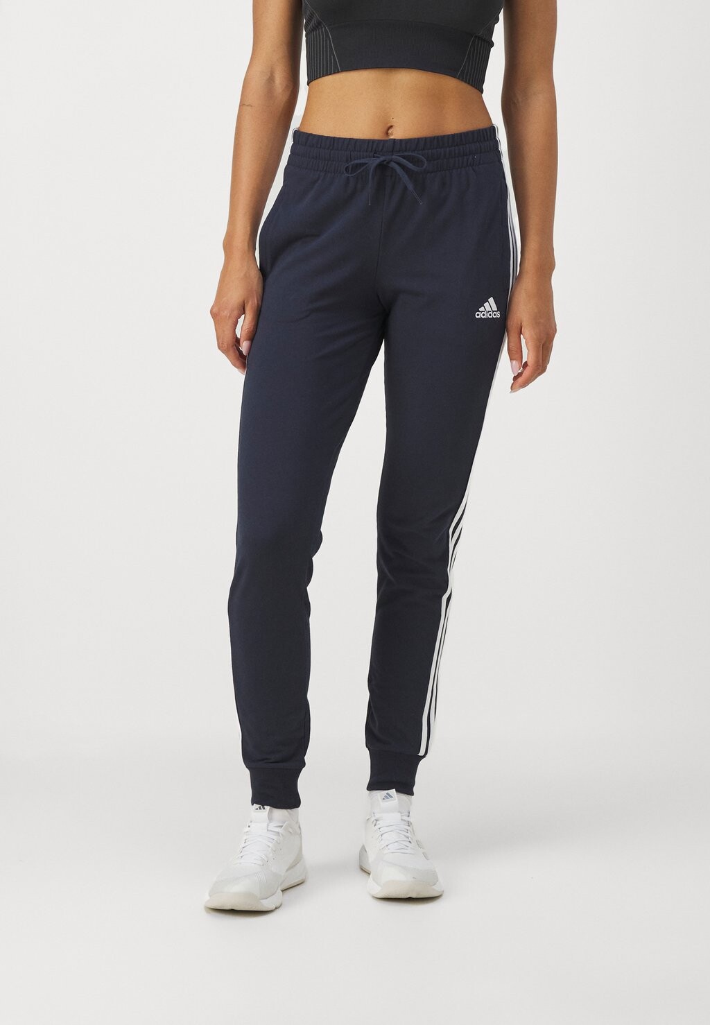 

Брюки тренировочного костюма Essentials Single 3 Stripes Pant adidas Sportswear, Legend чернильный/белый