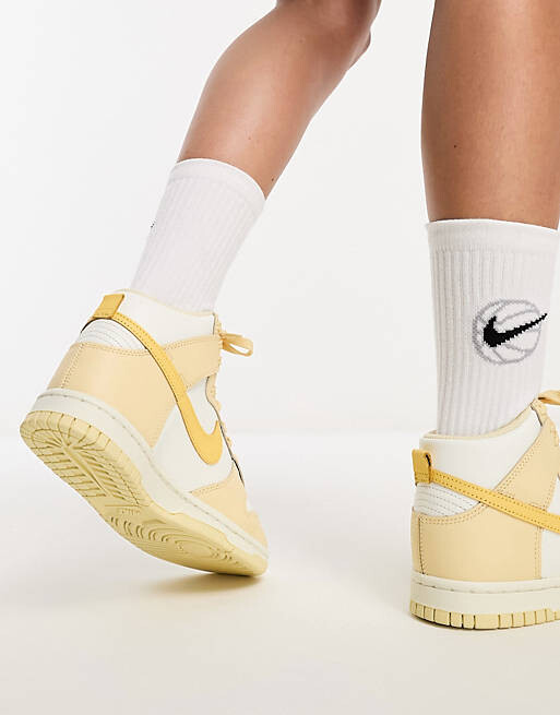

Высокие кроссовки Nike Dunk бледно-ванильного цвета с золотым топазом