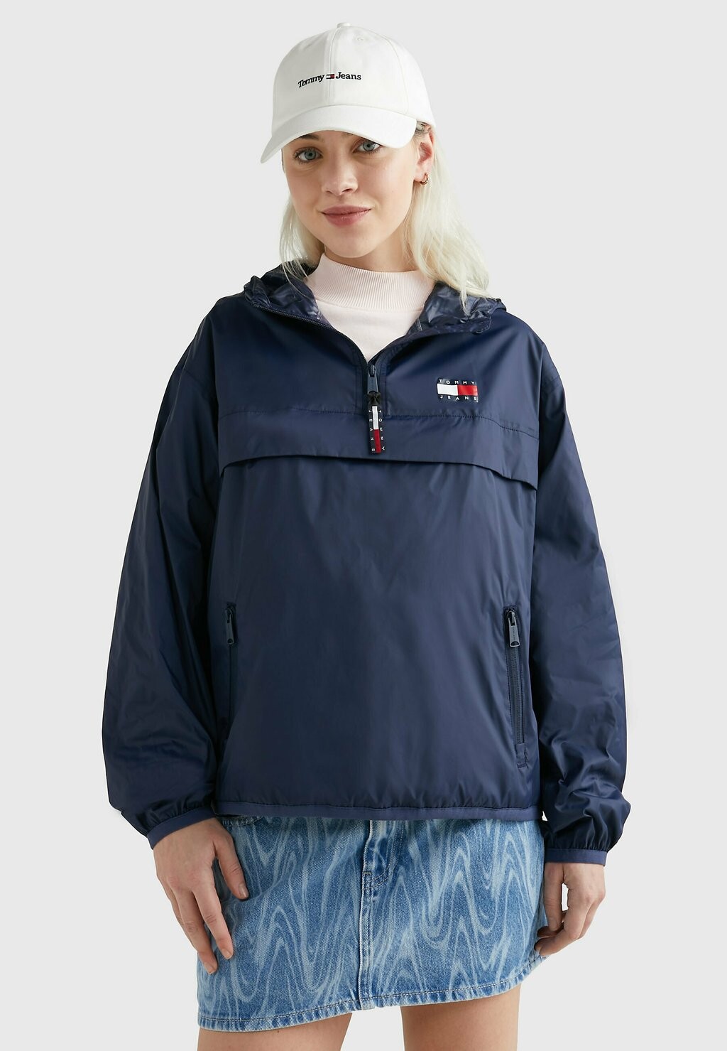 

Ветровка Tommy Jeans, Черный