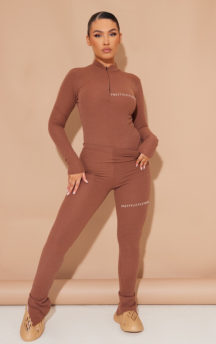

PrettyLittleThing Леггинсы шоколадного цвета с разрезом по краю