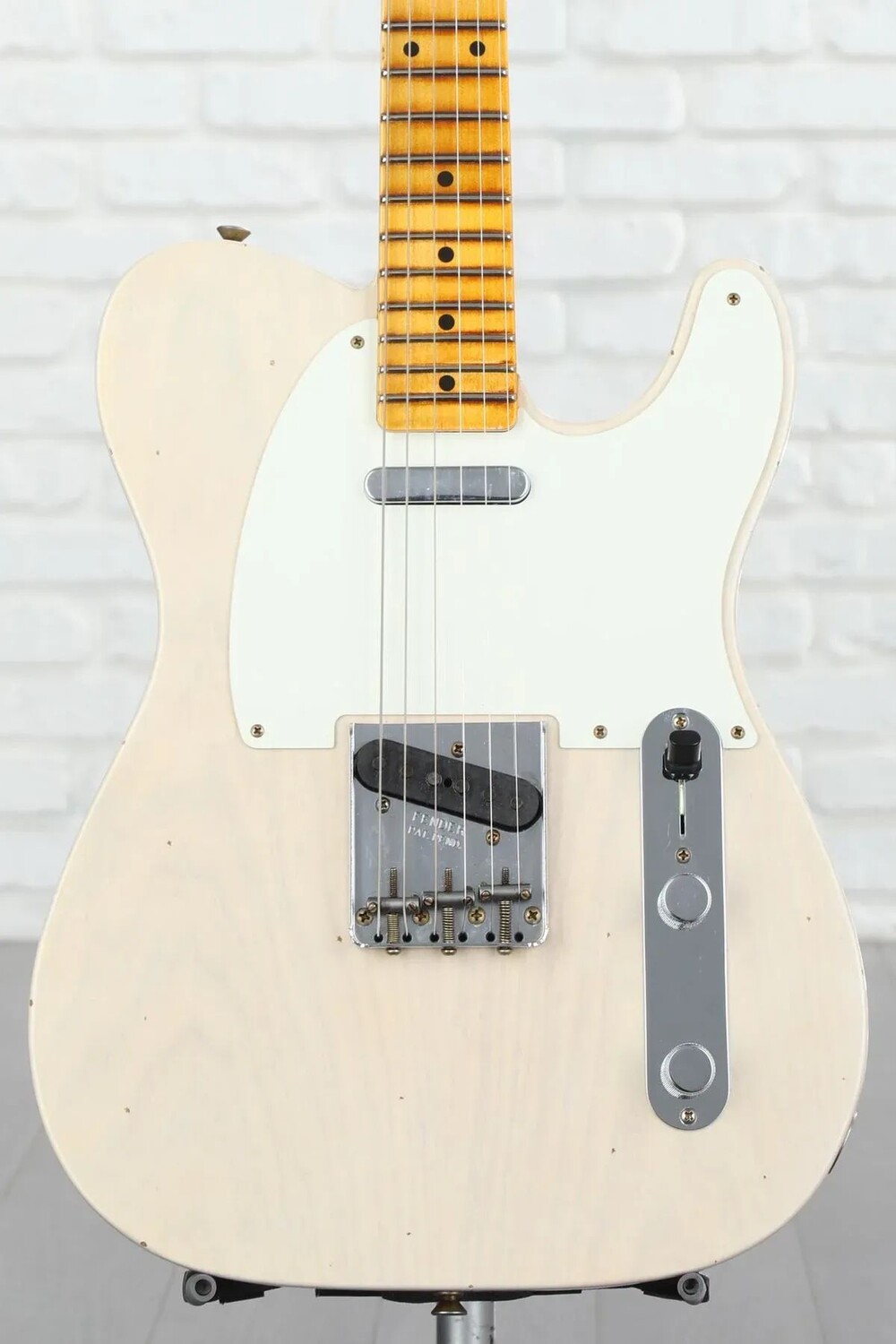 

Новая электрогитара Fender Custom Shop '57 Telecaster Journeyman Relic — состаренная белая блондинка