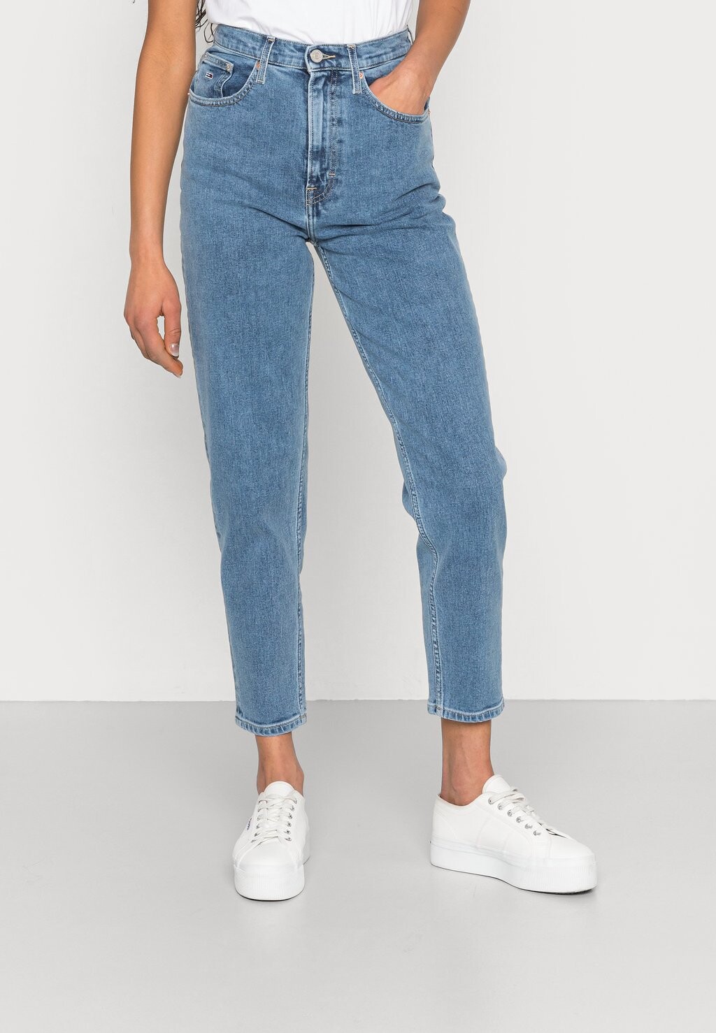 

Джинсы свободного кроя Tommy Jeans