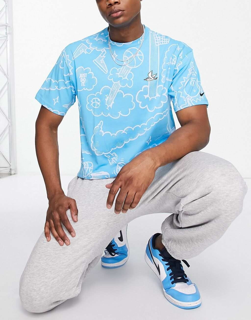

Синяя футболка с принтом Nike Basketball