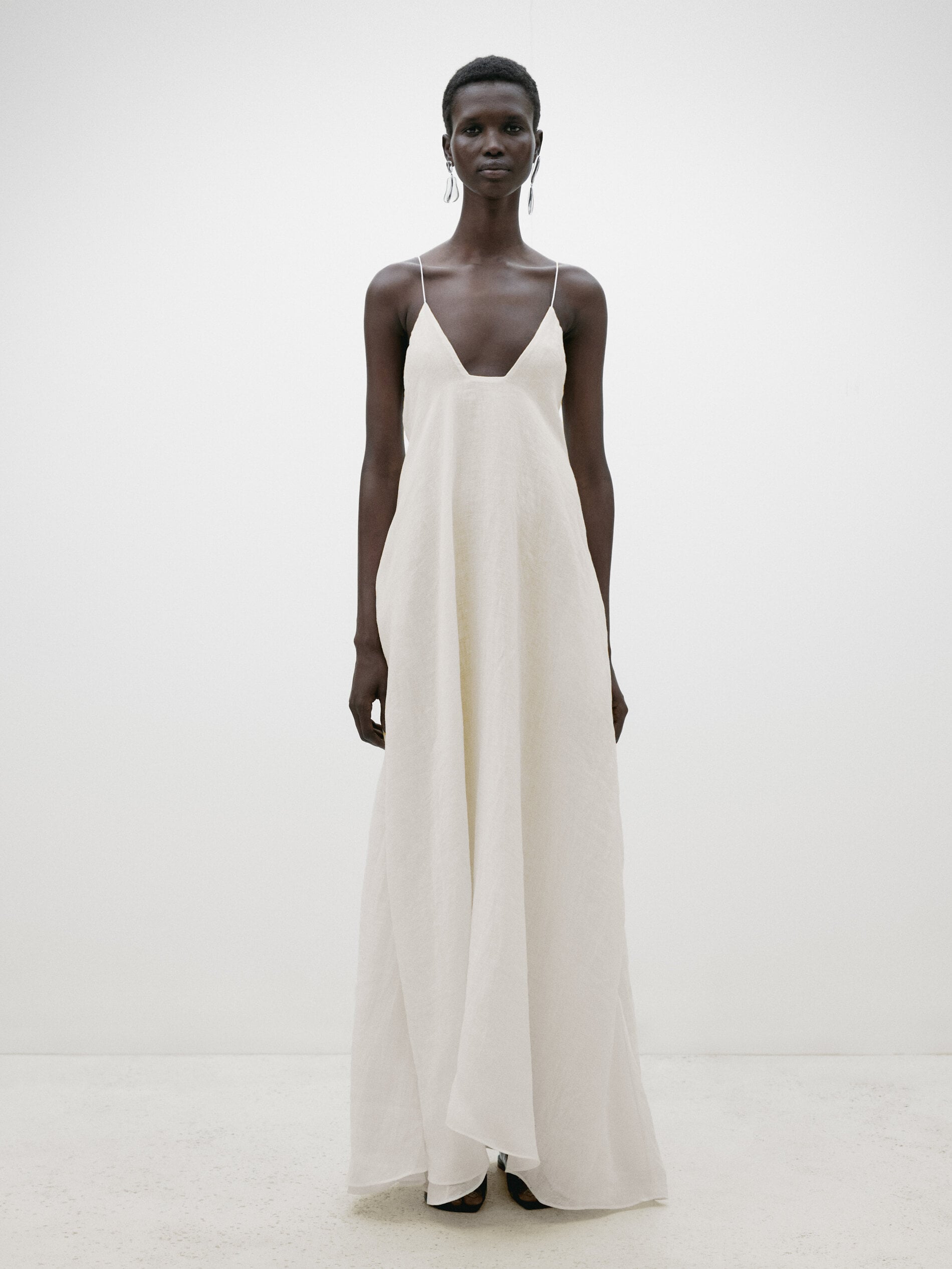 Длинное платье на бретелях с вырезом Massimo Dutti, белый платье massimo