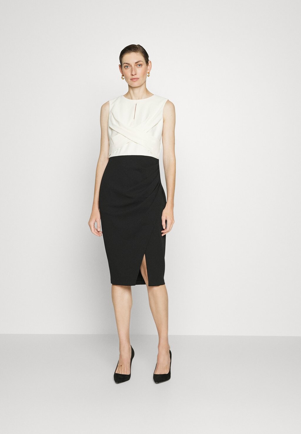 

Элегантное платье DKNY