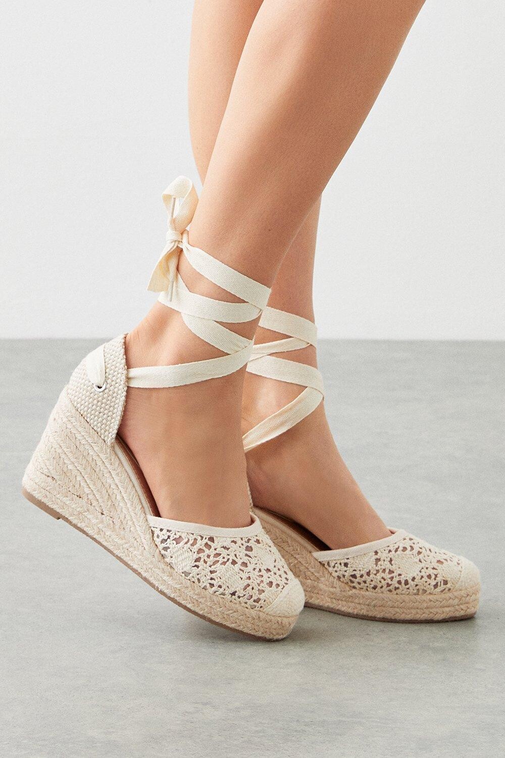 

Туфли Ruth на танкетке крючком Dorothy Perkins, белый