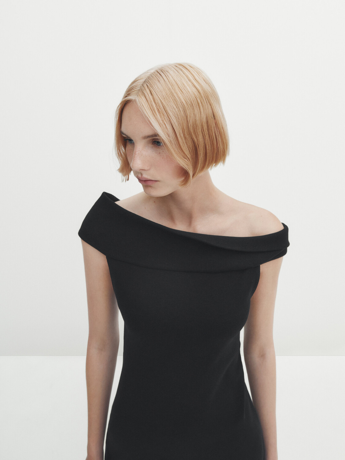 

Черное платье миди из хлопка с вырезом лодочка Massimo Dutti, черный