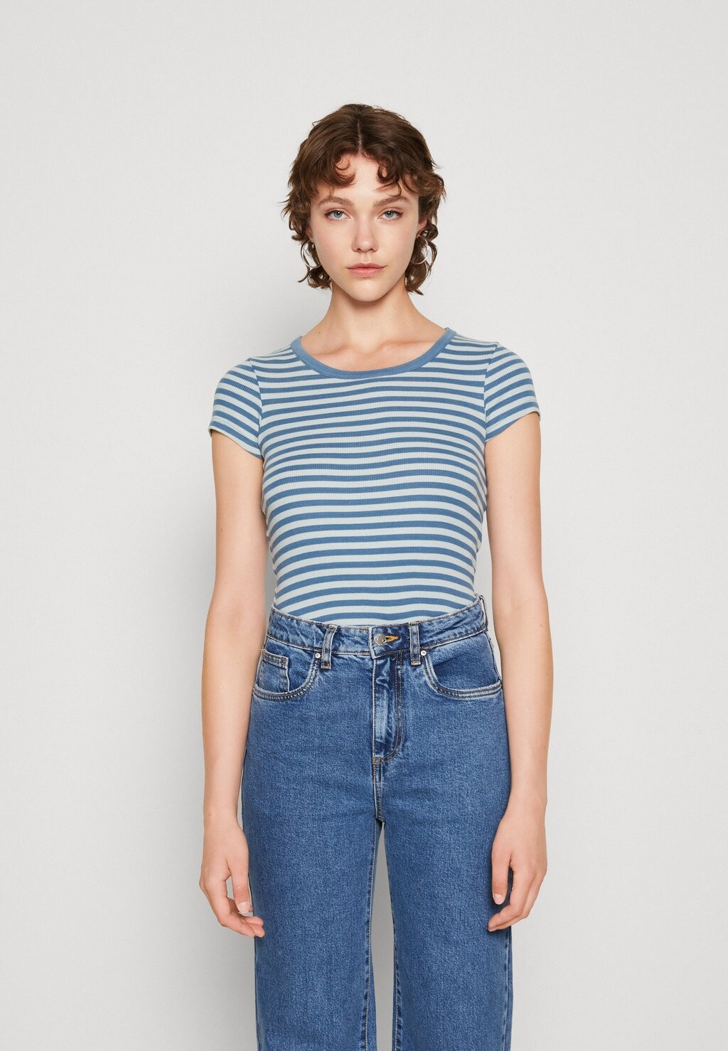 

Футболка с принтом BDG Urban Outfitters, синий