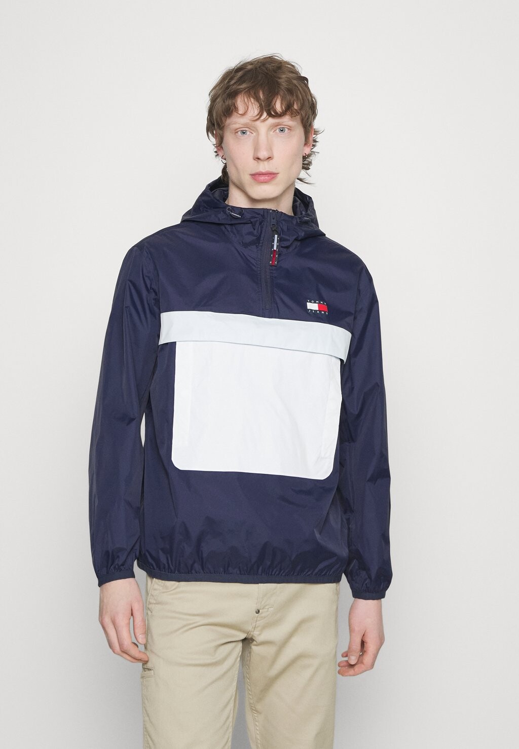 

Куртка Tommy Jeans PACKABLE TECH CHICAGO, цвет twilight navy / multi