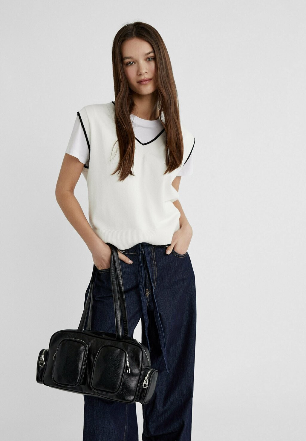 

Сумка SHOULDER WITH POCKETS Stradivarius, цвет black