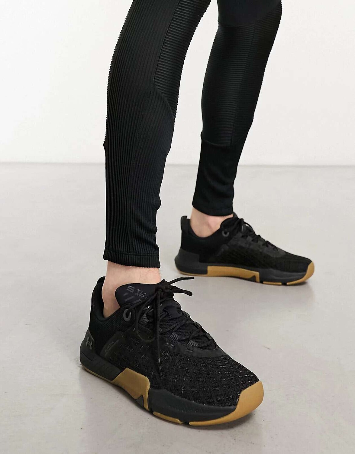 

Черные кроссовки Under Armour TriBase Reign 5