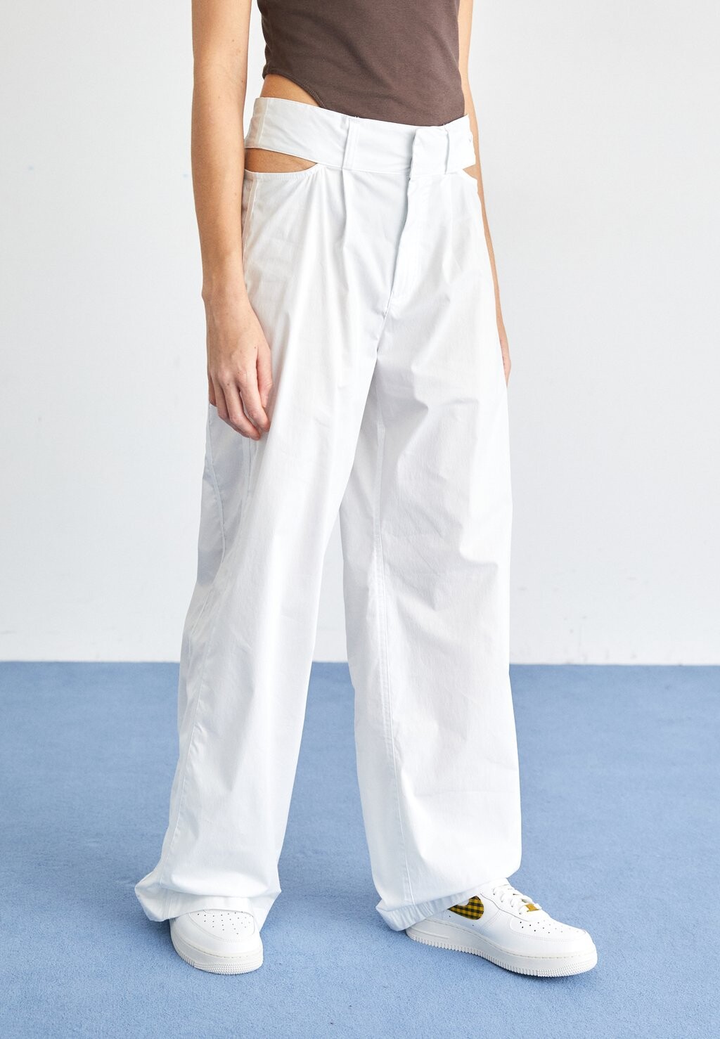 

Брюки TROUSER CUT-OUT PANT Nike Sportswear, цвет phantom/summit white