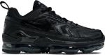 Air vapormax triple hotsell black