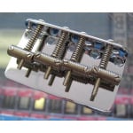 Американский винтажный басовый бридж Fender 0990804100 Pure Vintage Bass Bridge 099-0804-100 - фото