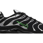 Кроссовки Nike Air Max Plus 'Black Silver Green Strike', черный - фото 2