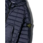 Stone Island Junior пуховик с нашивкой на рукаве и капюшоном, синий - фото 3