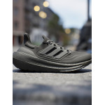 Кроссовки ADIDAS PERFORMANCE Ultraboost Light, черный - фото 3