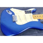 Электрогитара Fender American Ultra Stratocaster Left Hand, Maple Fingerboard, Cobra Blue Electric Guitar - фото 3