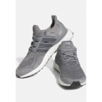 Низкие кроссовки ULTRABOOST adidas Sportswear, серые три серые пятижильные черные - фото 6