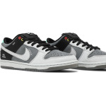 Кроссовки Nike Dunk Low SB 'Camcorder', серый - фото 8