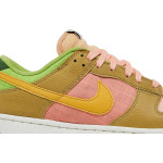 Кроссовки Nike Dunk Low 'Sun Club - Arctic Orange Sanded Gold', многоцветный - фото 2